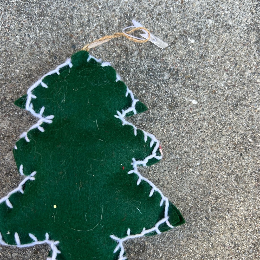 Green Felt Christmas Tree Ornament new with tags - Picture 11 of 12